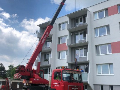 Osádzanie zábradlia na nové balkóny Nemšová